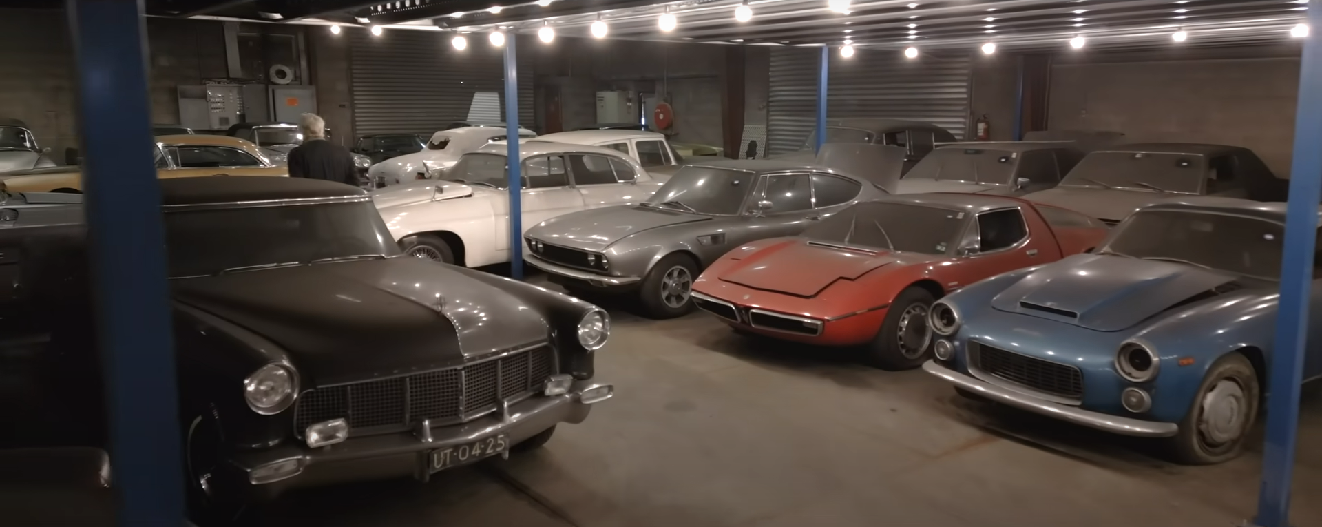 , Une importante collection de voitures découverte dans une église et des hangars aux Pays-Bas
